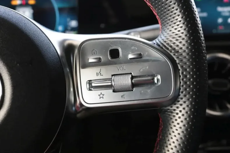 Mercedes-Benz CLA 250 din 2022 cu 50.760 km - oferta MER172380 - foto 11