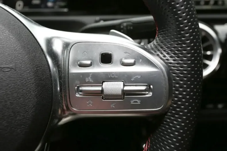 Mercedes-Benz CLA 250 din 2022 cu 50.760 km - oferta MER172380 - foto 18