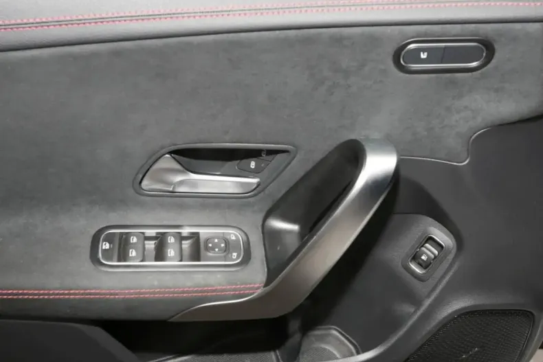 Mercedes-Benz CLA 250 din 2022 cu 50.760 km - oferta MER172380 - foto 21