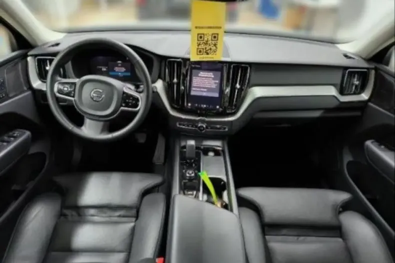 Volvo XC60 din 2023 cu 58.300 km - oferta VOL172394 - foto 4