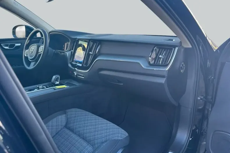 Volvo XC60 din 2024 cu 8.424 km - oferta VOL172395 - foto 11