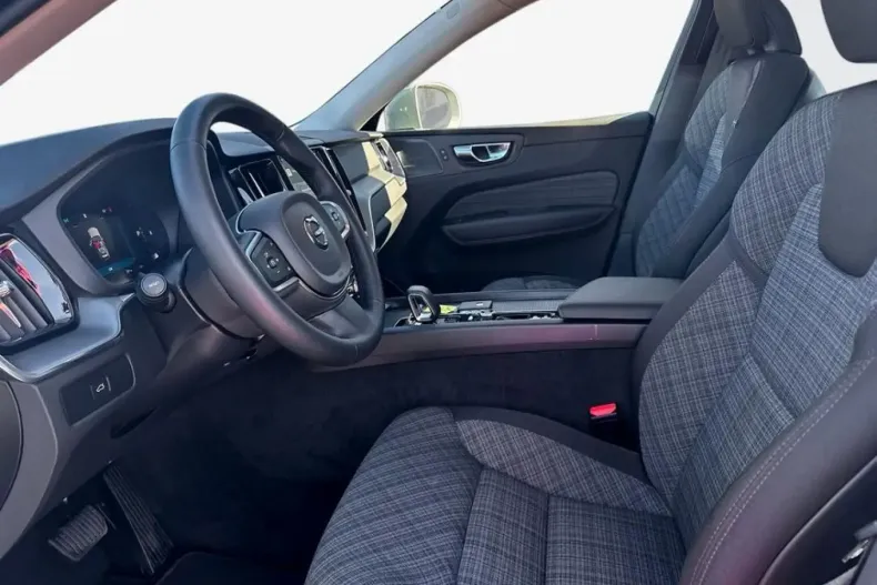 Volvo XC60 din 2024 cu 13.088 km - oferta VOL172405 - foto 4