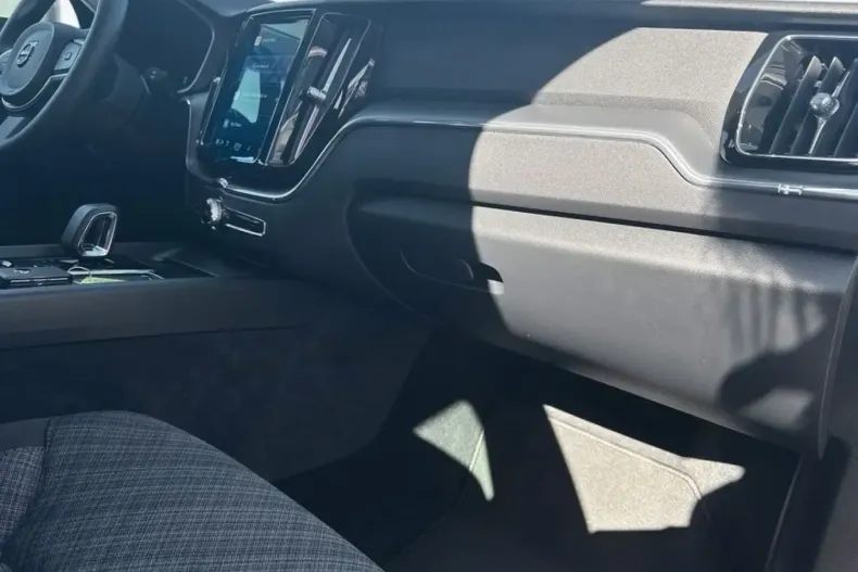 Volvo XC60 din 2024 cu 13.088 km - oferta VOL172405 - foto 7