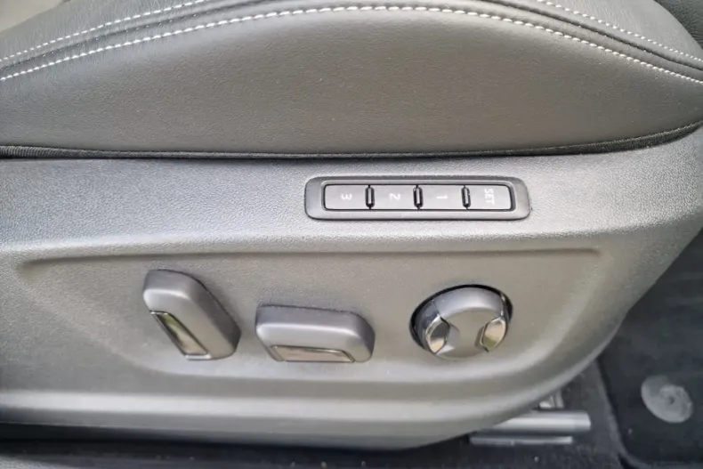 Skoda Karoq din 2025 cu 11.516 km - oferta SKO172418 - foto 40