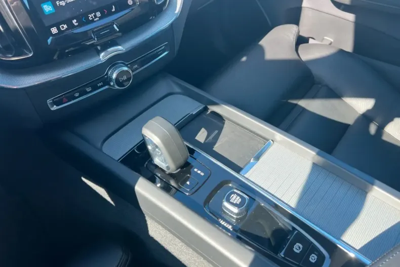 Volvo XC60 din 2022 cu 79.300 km - oferta VOL172422 - foto 27