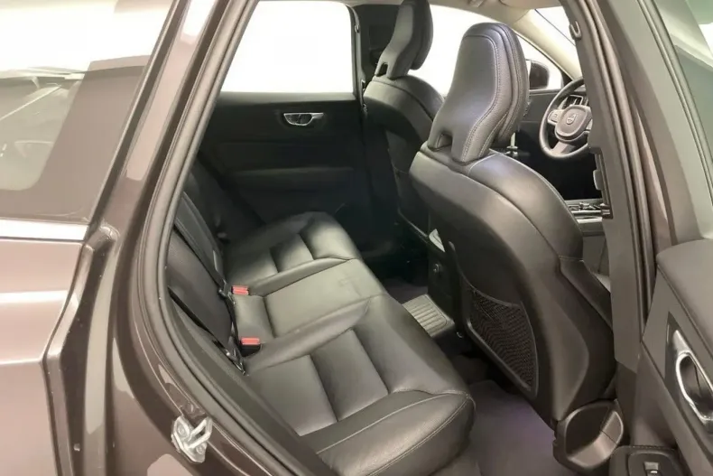 Volvo XC60 din 2022 cu 45.342 km - oferta VOL172423 - foto 9