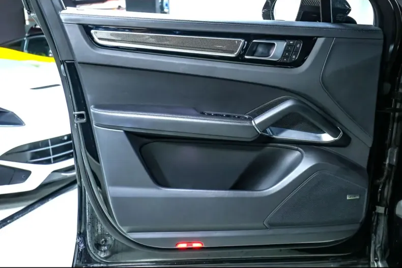 Porsche Cayenne din 2023 cu 31.150 km - oferta POR172438 - foto 8