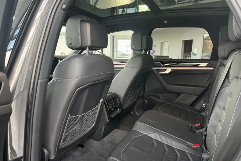 Volkswagen Touareg din 2022 cu 27.500 km - oferta VOL172465 - foto 19