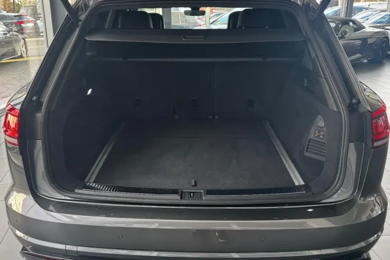 Volkswagen Touareg din 2022 cu 27.500 km - oferta VOL172465 - foto 21