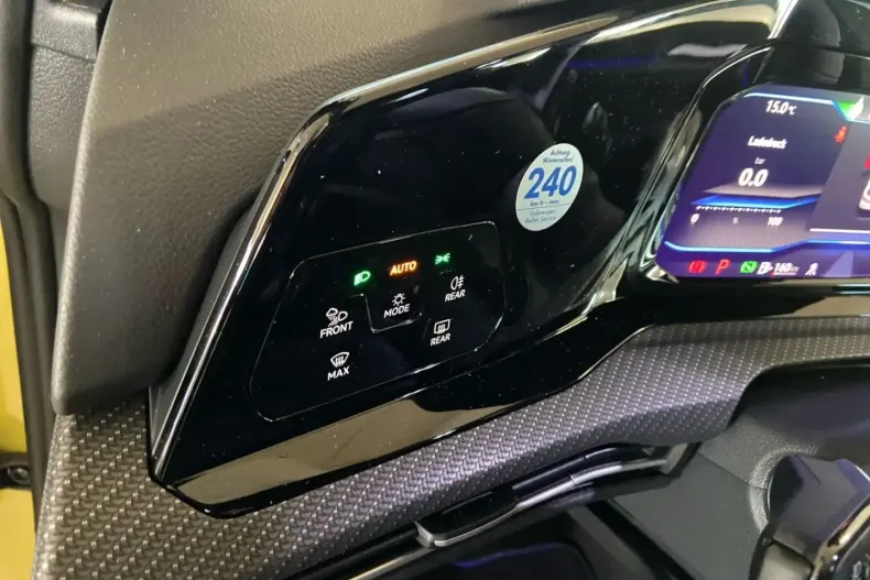 Volkswagen Golf din 2025 cu 9.850 km - oferta VOL172470 - foto 18