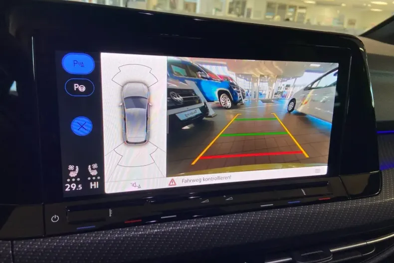 Volkswagen Golf din 2025 cu 9.850 km - oferta VOL172470 - foto 24