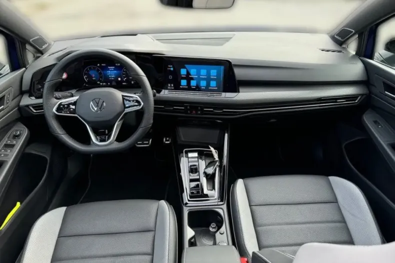 Volkswagen Golf din 2024 cu 5.200 km - oferta VOL172471 - foto 12