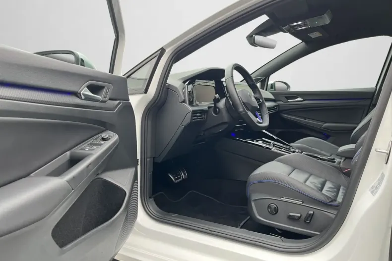 Volkswagen Golf din 2023 cu 22.651 km - oferta VOL172474 - foto 12