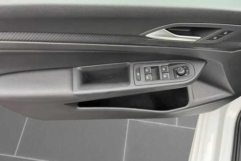 Volkswagen Golf din 2023 cu 22.651 km - oferta VOL172474 - foto 13