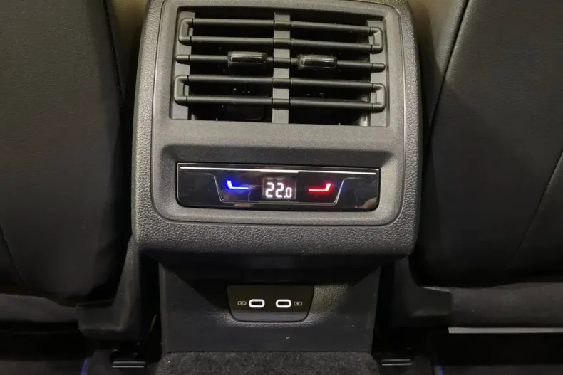 Volkswagen Golf din 2023 cu 38.648 km - oferta VOL172475 - foto 9