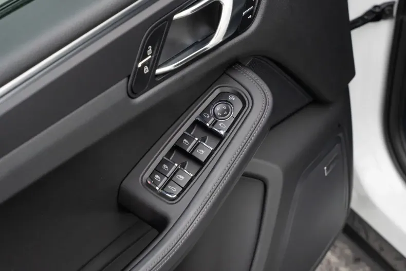 Porsche Macan din 2024 cu 13.800 km - oferta POR172522 - foto 21