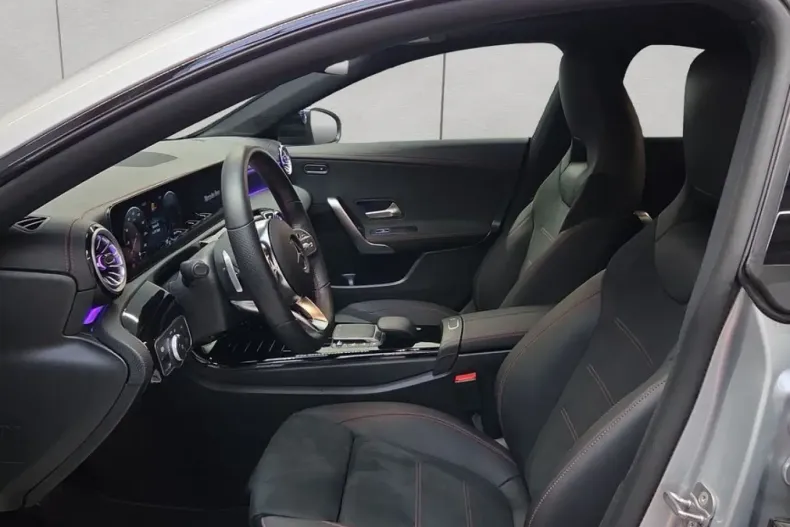 Mercedes-Benz CLA 250 din 2024 cu 38.184 km - oferta MER172535 - foto 2