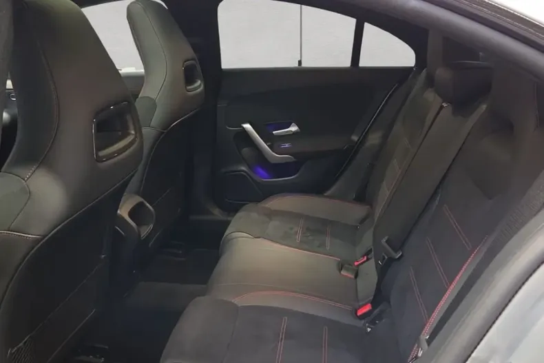 Mercedes-Benz CLA 250 din 2024 cu 38.184 km - oferta MER172535 - foto 17