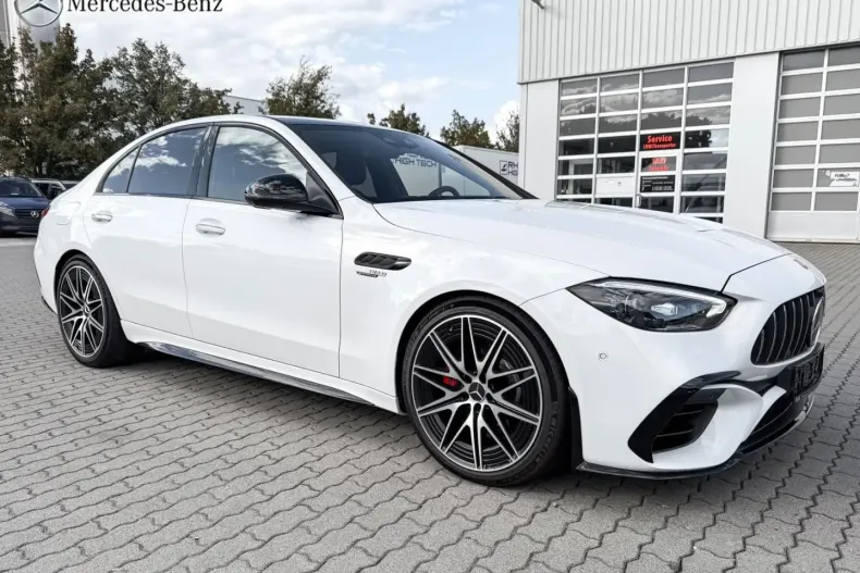 Mercedes-Benz C 63 AMG din 2024 cu 7.400 km - oferta MER172540 - foto 1
