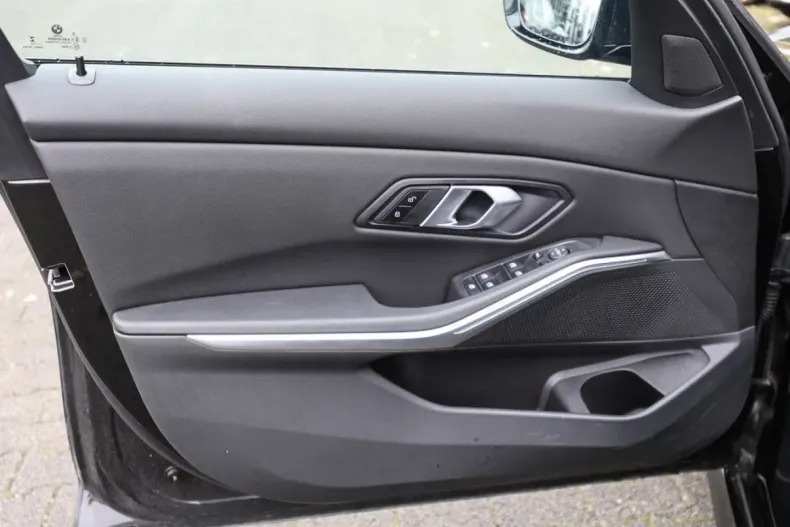 BMW 320 din 2024 cu 18.318 km - oferta BMW172560 - foto 27