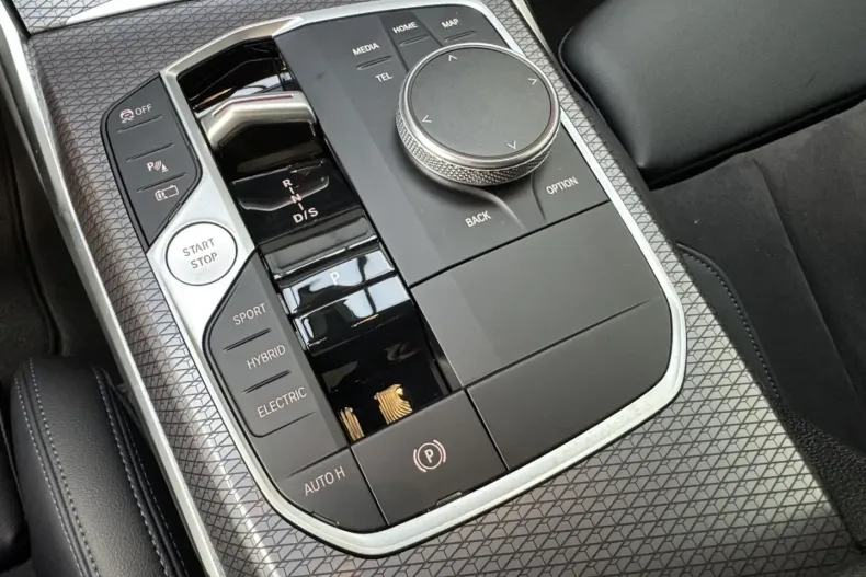 BMW 330 din 2024 cu 11.900 km - oferta BMW172568 - foto 12