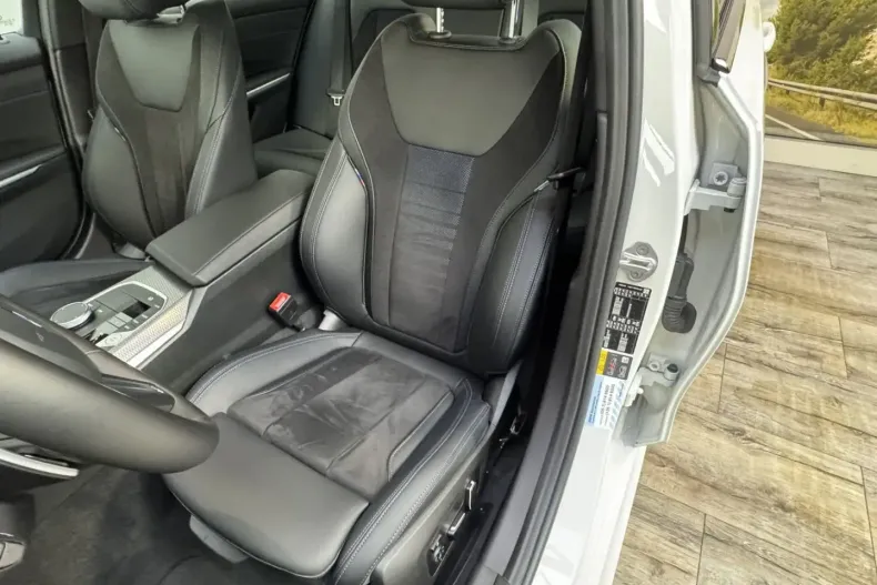 BMW 330 din 2024 cu 11.900 km - oferta BMW172568 - foto 13