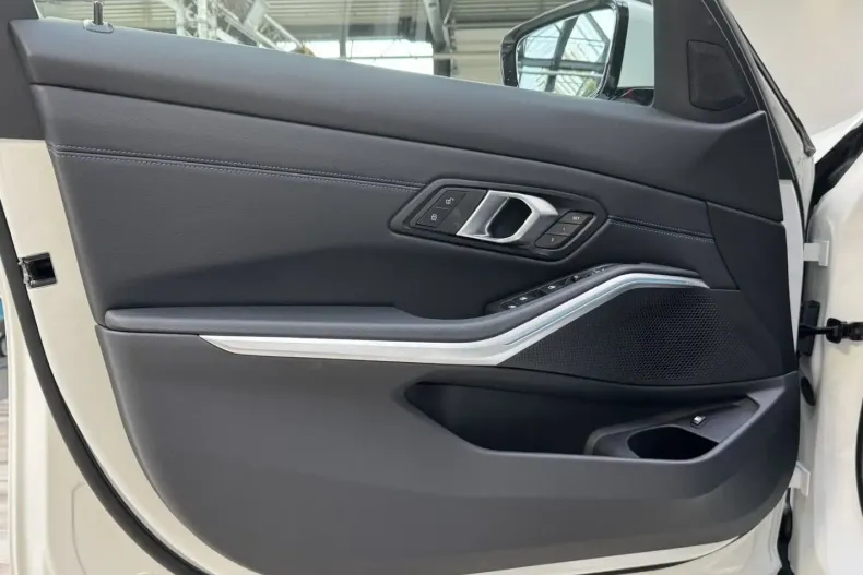 BMW 330 din 2024 cu 11.900 km - oferta BMW172568 - foto 16