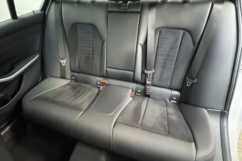 BMW 330 din 2024 cu 11.900 km - oferta BMW172568 - foto 17