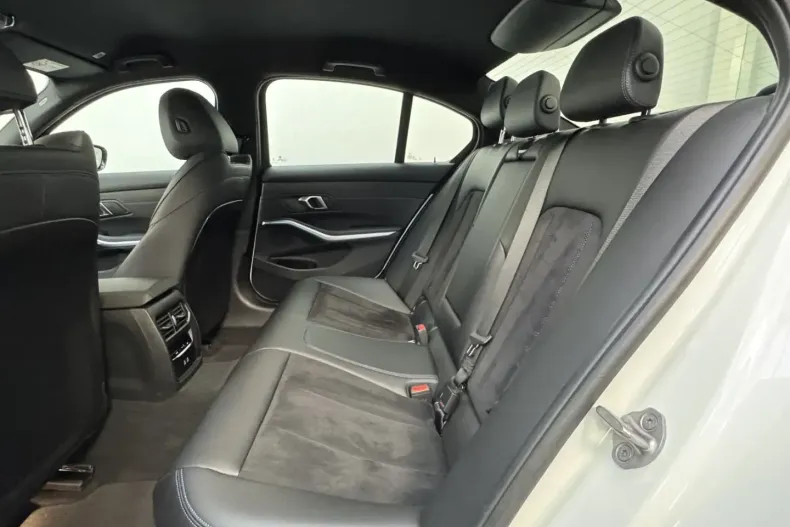 BMW 330 din 2024 cu 11.900 km - oferta BMW172568 - foto 18