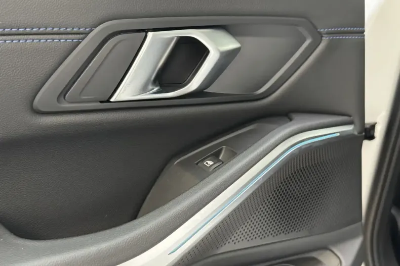 BMW 330 din 2024 cu 11.900 km - oferta BMW172568 - foto 19