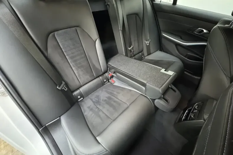 BMW 330 din 2024 cu 11.900 km - oferta BMW172568 - foto 24