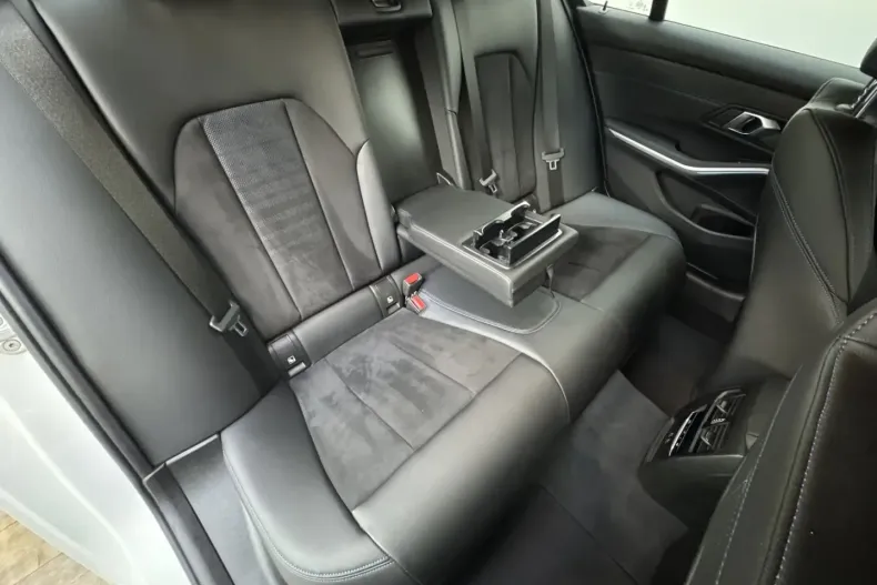 BMW 330 din 2024 cu 11.900 km - oferta BMW172568 - foto 25