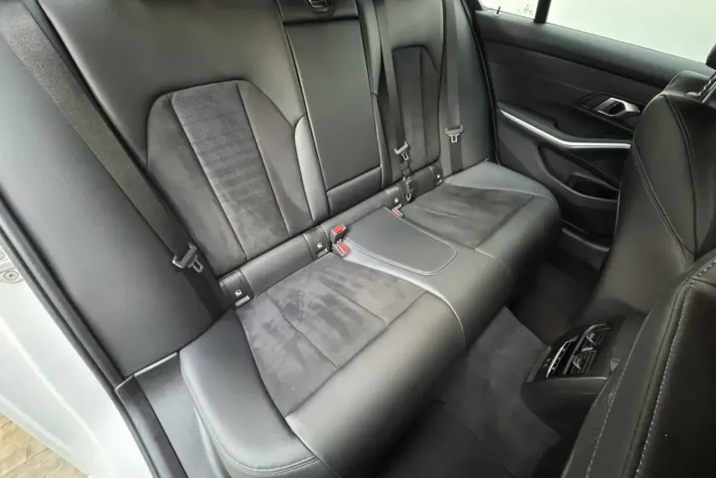 BMW 330 din 2024 cu 11.900 km - oferta BMW172568 - foto 26