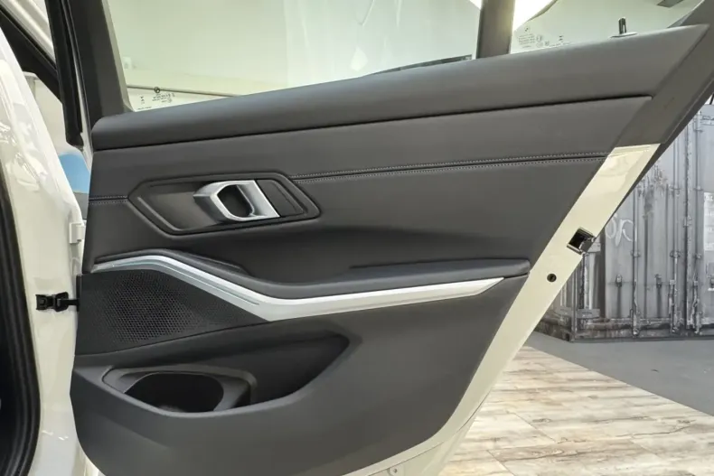 BMW 330 din 2024 cu 11.900 km - oferta BMW172568 - foto 29