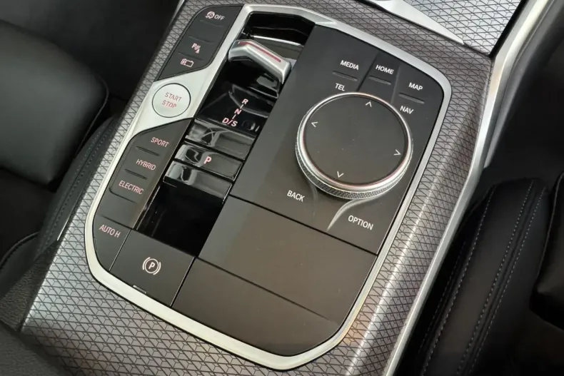 BMW 330 din 2024 cu 11.900 km - oferta BMW172568 - foto 33