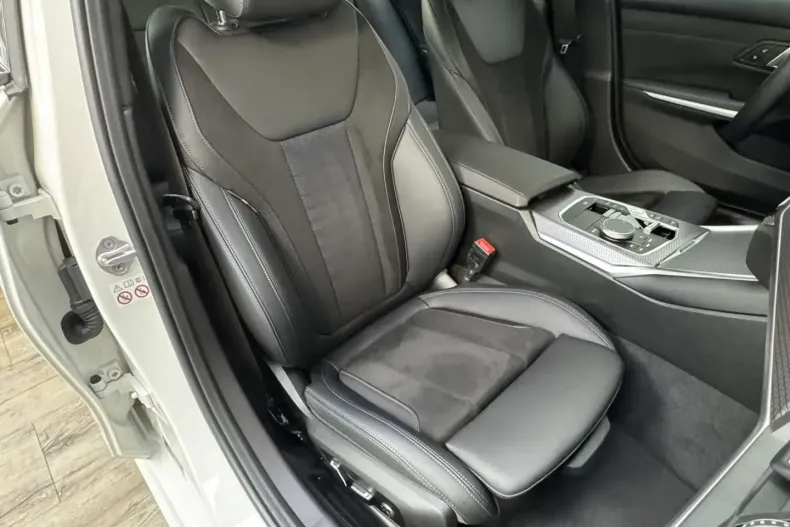 BMW 330 din 2024 cu 11.900 km - oferta BMW172568 - foto 34