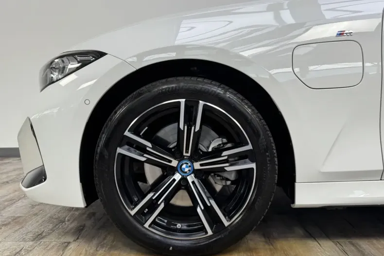 BMW 330 din 2024 cu 11.900 km - oferta BMW172568 - foto 36