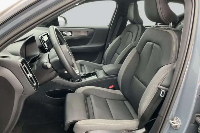 Volvo XC40 din 2022 cu 50.338 km - oferta VOL172571 - foto 11