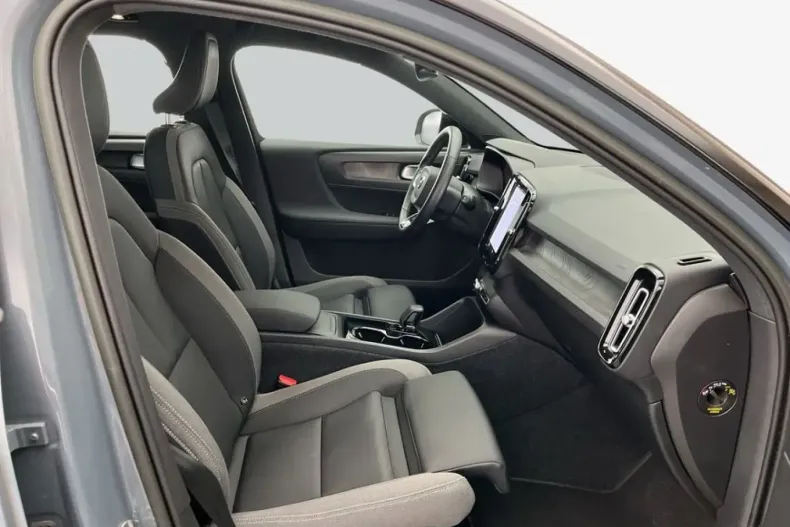 Volvo XC40 din 2022 cu 50.338 km - oferta VOL172571 - foto 13