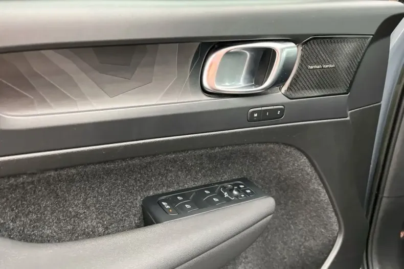 Volvo XC40 din 2022 cu 50.338 km - oferta VOL172571 - foto 20