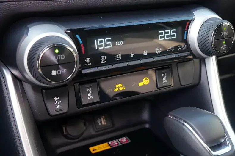 Toyota RAV4 din 2024 cu 17.887 km - oferta TOY172589 - foto 21