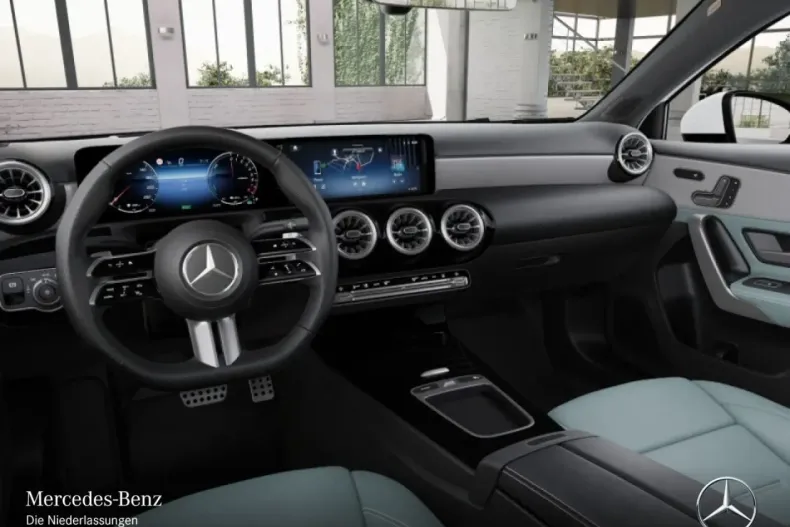 Mercedes-Benz A 250 din 2024 cu 12.711 km - oferta MER172599 - foto 2