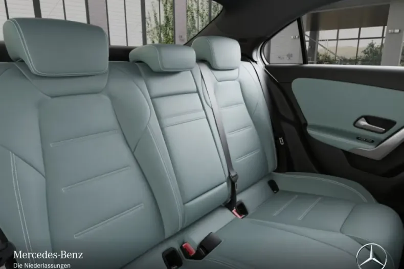 Mercedes-Benz A 250 din 2024 cu 12.711 km - oferta MER172599 - foto 3