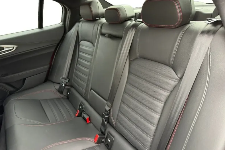 Alfa Romeo Giulia din 2023 cu 8.900 km - oferta ALF172604 - foto 13