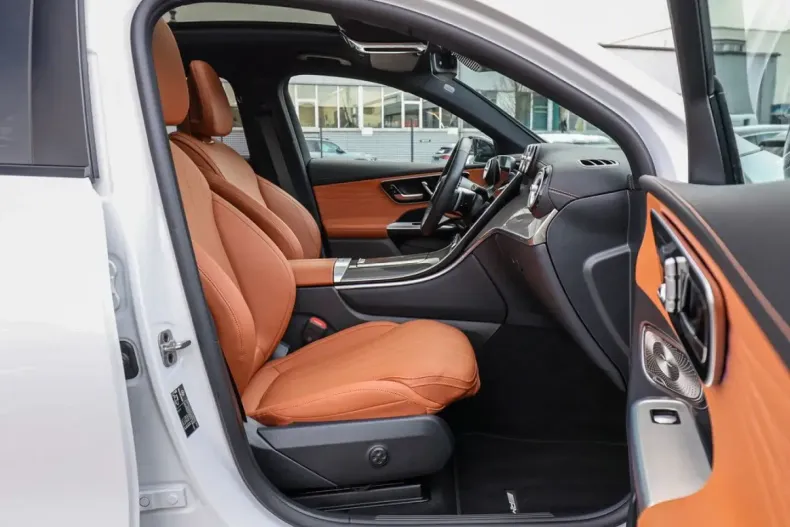 Mercedes-Benz GLC 400 din 2025 cu 12.357 km - oferta MER172610 - foto 2