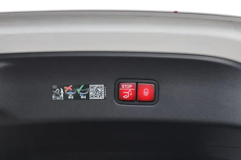 Mercedes-Benz GLC 400 din 2025 cu 12.357 km - oferta MER172610 - foto 24