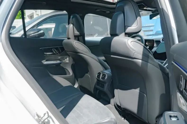 Mercedes-Benz GLC 300 din 2025 cu 9.500 km - oferta MER172611 - foto 8