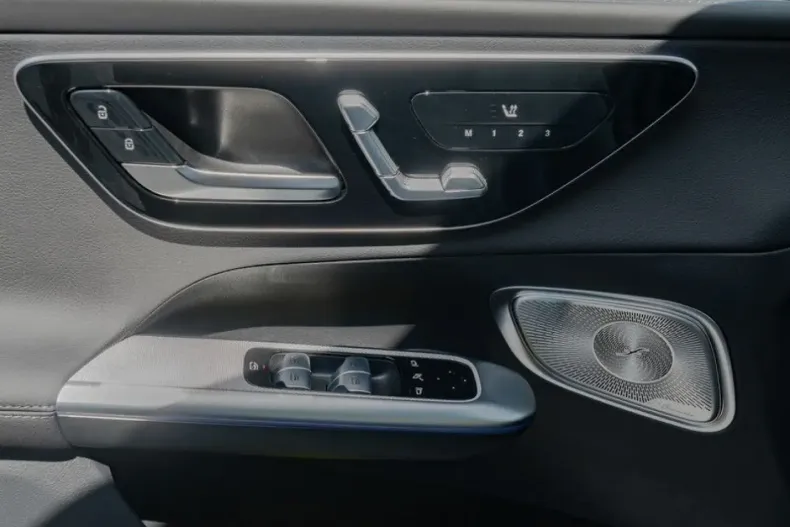 Mercedes-Benz GLC 300 din 2025 cu 9.500 km - oferta MER172611 - foto 12