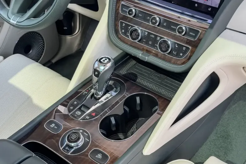 Bentley Bentayga din 2024 cu 16.500 km - oferta BEN172634 - foto 15