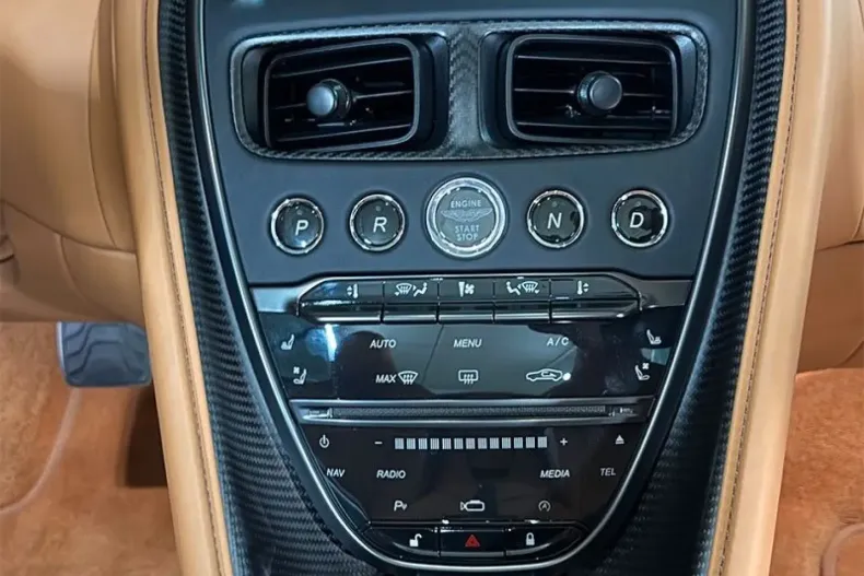 Aston Martin DBS din 2024 cu 1.850 km - oferta AST172662 - foto 11